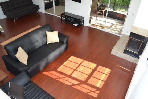 Townhouse in Palm Harbor, Florida 2 bedrooms, 157.93 sq.m. № 2378011 - photo 12