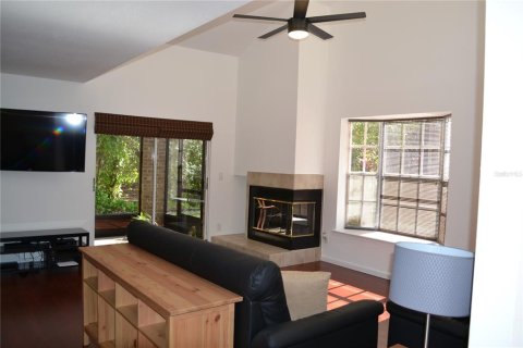 Townhouse in Palm Harbor, Florida 2 bedrooms, 157.93 sq.m. № 2378011 - photo 24