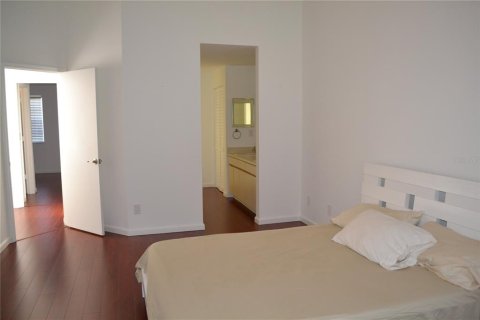 Townhouse in Palm Harbor, Florida 2 bedrooms, 157.93 sq.m. № 2378011 - photo 14