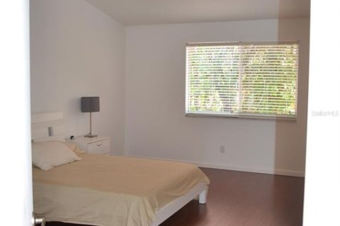 Townhouse in Palm Harbor, Florida 2 bedrooms, 157.93 sq.m. № 2378011 - photo 13