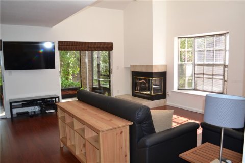 Townhouse in Palm Harbor, Florida 2 bedrooms, 157.93 sq.m. № 2378011 - photo 7