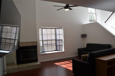 Townhouse in Palm Harbor, Florida 2 bedrooms, 157.93 sq.m. № 2378011 - photo 8