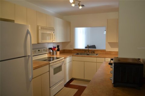 Townhouse in Palm Harbor, Florida 2 bedrooms, 157.93 sq.m. № 2378011 - photo 26