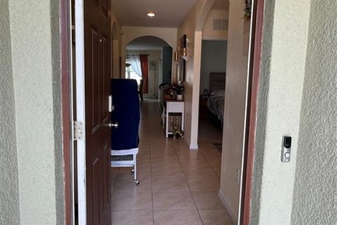 House in Sanford, Florida 3 bedrooms, 157.66 sq.m. № 2420028 - photo 2