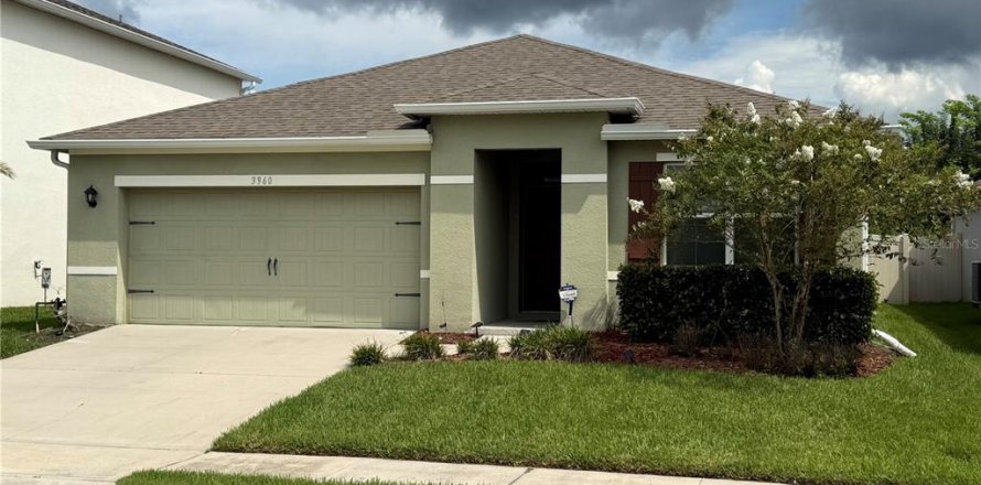 House in Sanford, Florida 3 bedrooms, 157.66 sq.m. № 2420028