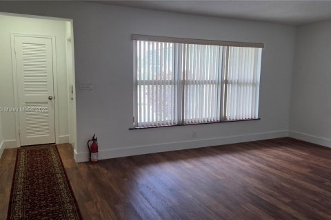 House in Hollywood, Florida 4 bedrooms, 228.91 sq.m. № 1842718 - photo 4