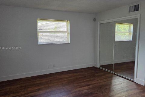 House in Hollywood, Florida 4 bedrooms, 228.91 sq.m. № 1842718 - photo 16