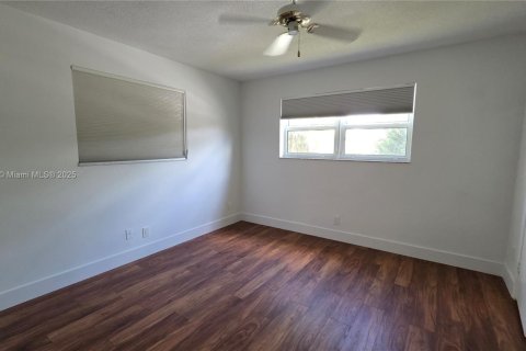 House in Hollywood, Florida 4 bedrooms, 228.91 sq.m. № 1842718 - photo 27