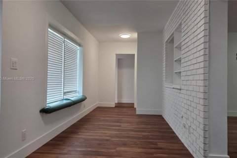 House in Hollywood, Florida 4 bedrooms, 228.91 sq.m. № 1842718 - photo 21