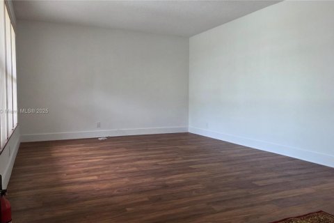 House in Hollywood, Florida 4 bedrooms, 228.91 sq.m. № 1842718 - photo 6