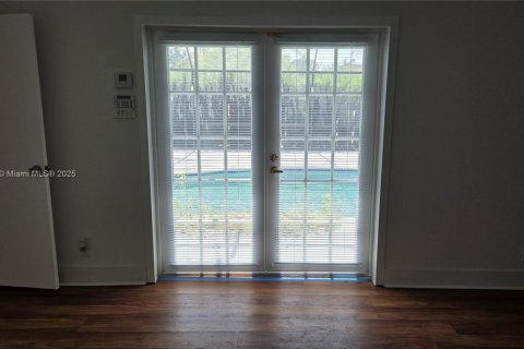 House in Hollywood, Florida 4 bedrooms, 228.91 sq.m. № 1842718 - photo 9