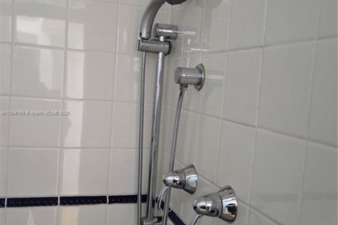House in Hollywood, Florida 4 bedrooms, 228.91 sq.m. № 1842718 - photo 11