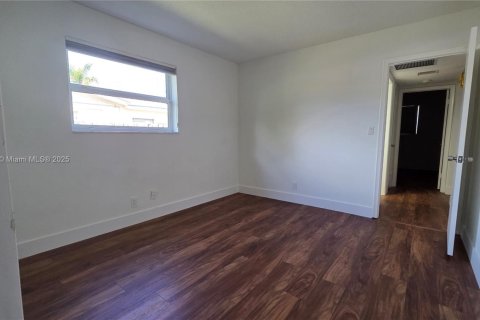 House in Hollywood, Florida 4 bedrooms, 228.91 sq.m. № 1842718 - photo 24