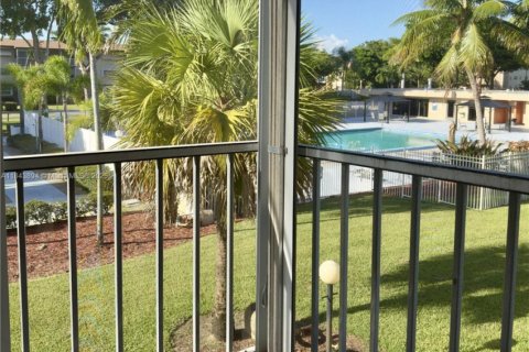 Condo in Hollywood, Florida, 1 bedroom  № 1839159 - photo 1