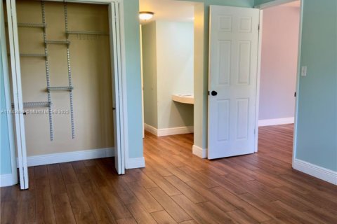 Condo in Hollywood, Florida, 1 bedroom  № 1839159 - photo 2