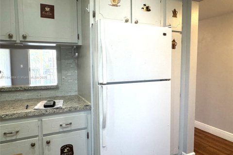Condo in Hollywood, Florida, 1 bedroom  № 1839159 - photo 7