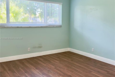 Condo in Hollywood, Florida, 1 bedroom  № 1839159 - photo 15