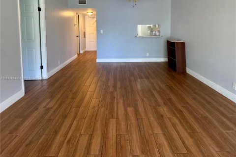 Condo in Hollywood, Florida, 1 bedroom  № 1839159 - photo 14