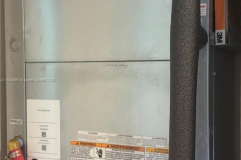 Condo in Hollywood, Florida, 1 bedroom  № 1839159 - photo 10