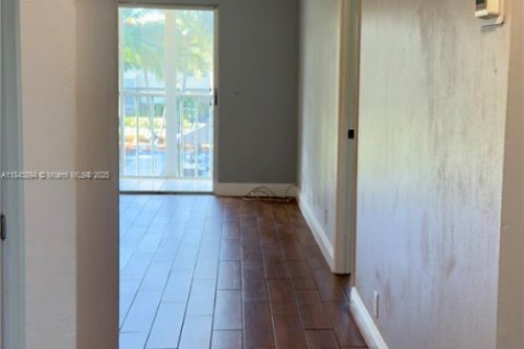 Condo in Hollywood, Florida, 1 bedroom  № 1839159 - photo 9