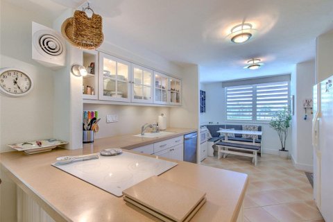 Condo in Longboat Key, Florida, 2 bedrooms № 657104 - photo 16