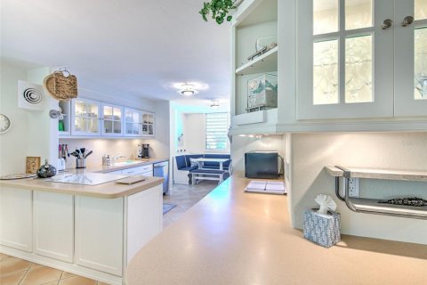 Condo in Longboat Key, Florida, 2 bedrooms № 657104 - photo 13
