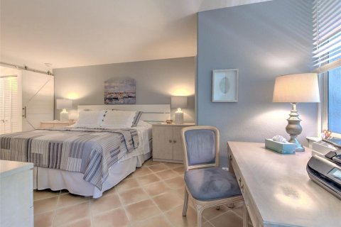 Condo in Longboat Key, Florida, 2 bedrooms № 657104 - photo 25