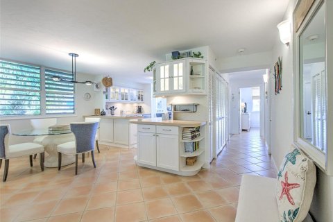 Condo in Longboat Key, Florida, 2 bedrooms № 657104 - photo 12
