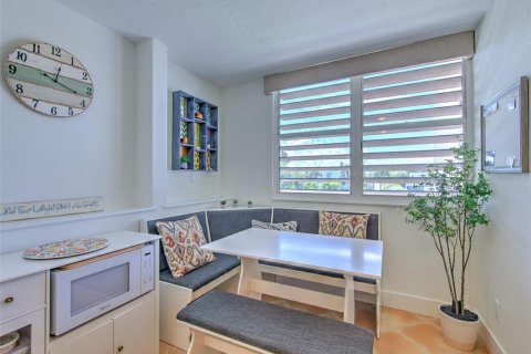 Condo in Longboat Key, Florida, 2 bedrooms № 657104 - photo 17