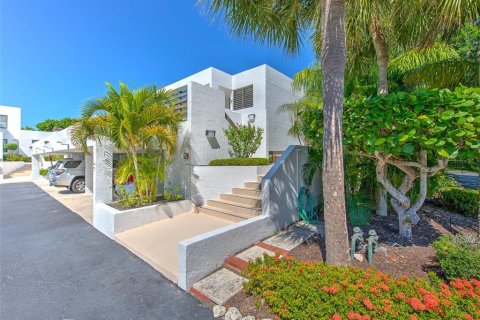 Condo in Longboat Key, Florida, 2 bedrooms № 657104 - photo 2