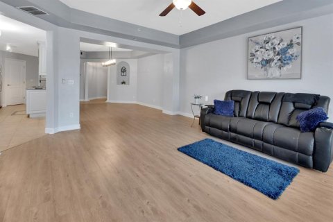 Condo in New Smyrna Beach, Florida, 3 bedrooms  № 1806784 - photo 8