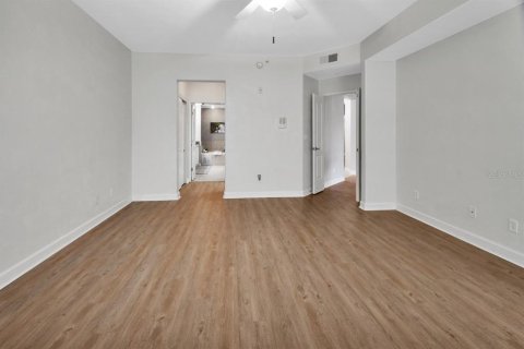 Condo in New Smyrna Beach, Florida, 3 bedrooms  № 1806784 - photo 17