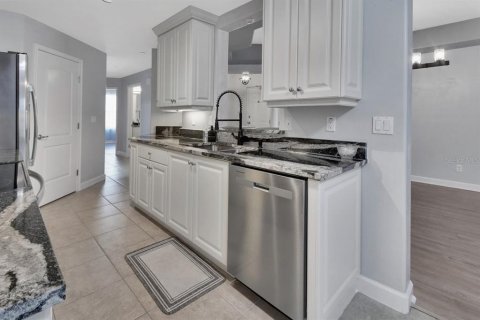 Condo in New Smyrna Beach, Florida, 3 bedrooms  № 1806784 - photo 12
