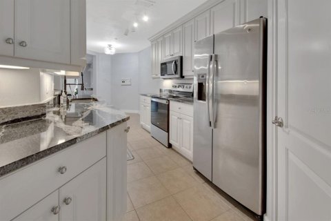 Condo in New Smyrna Beach, Florida, 3 bedrooms  № 1806784 - photo 10