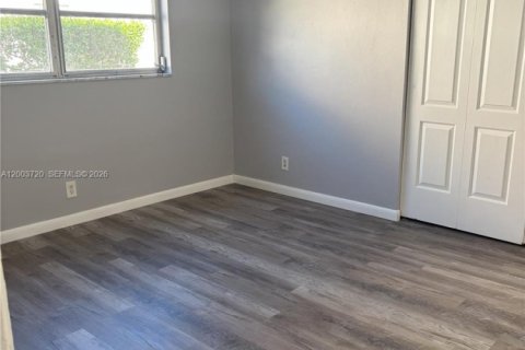 House in Coral Springs, Florida 3 bedrooms, 298.96 sq.m. № 2069188 - photo 20