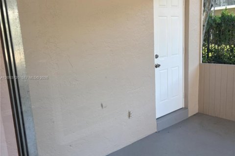 House in Coral Springs, Florida 3 bedrooms, 298.96 sq.m. № 2069188 - photo 24