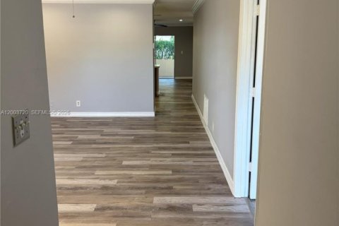 House in Coral Springs, Florida 3 bedrooms, 298.96 sq.m. № 2069188 - photo 2