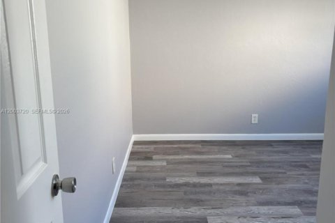 House in Coral Springs, Florida 3 bedrooms, 298.96 sq.m. № 2069188 - photo 18