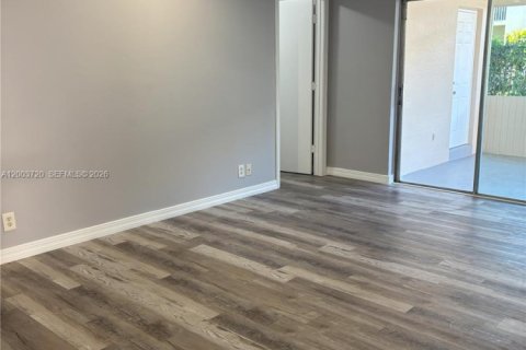 House in Coral Springs, Florida 3 bedrooms, 298.96 sq.m. № 2069188 - photo 15