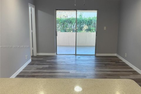 House in Coral Springs, Florida 3 bedrooms, 298.96 sq.m. № 2069188 - photo 13