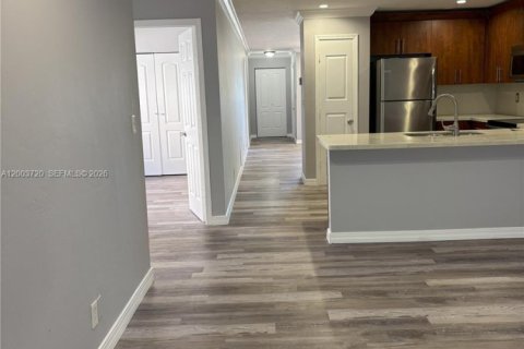 House in Coral Springs, Florida 3 bedrooms, 298.96 sq.m. № 2069188 - photo 25