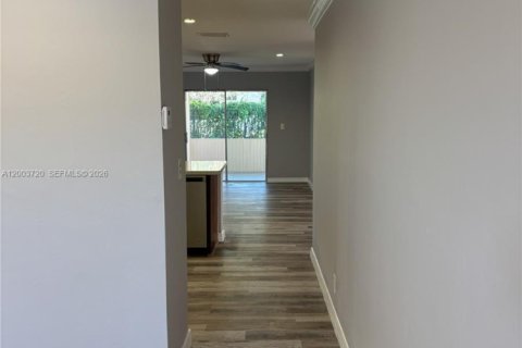 House in Coral Springs, Florida 3 bedrooms, 298.96 sq.m. № 2069188 - photo 10