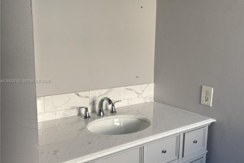 House in Coral Springs, Florida 3 bedrooms, 298.96 sq.m. № 2069188 - photo 7