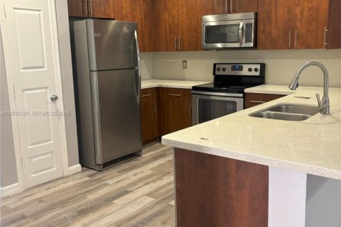 House in Coral Springs, Florida 3 bedrooms, 298.96 sq.m. № 2069188 - photo 14