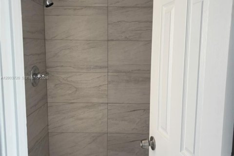 House in Coral Springs, Florida 3 bedrooms, 298.96 sq.m. № 2069188 - photo 6