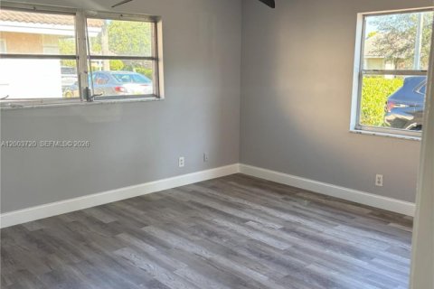 House in Coral Springs, Florida 3 bedrooms, 298.96 sq.m. № 2069188 - photo 4