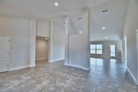 House in Auburndale, Florida 4 bedrooms, 278.71 sq.m. № 1285799 - photo 6