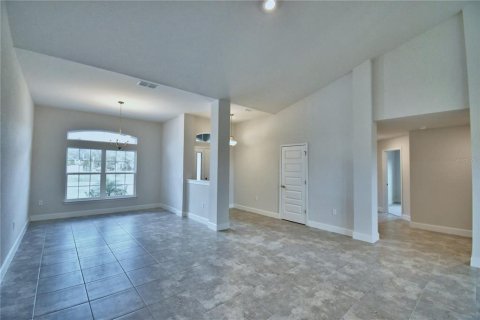 House in Auburndale, Florida 4 bedrooms, 278.71 sq.m. № 1285799 - photo 3