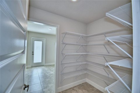 House in Auburndale, Florida 4 bedrooms, 278.71 sq.m. № 1285799 - photo 23