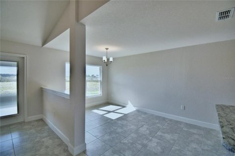 House in Auburndale, Florida 4 bedrooms, 278.71 sq.m. № 1285799 - photo 12